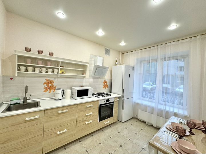 2-к. квартира, 52 м², 1/10 эт.