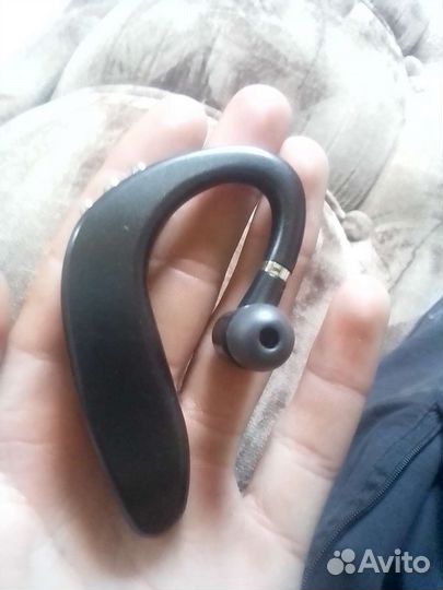 Продам блютуз наушник