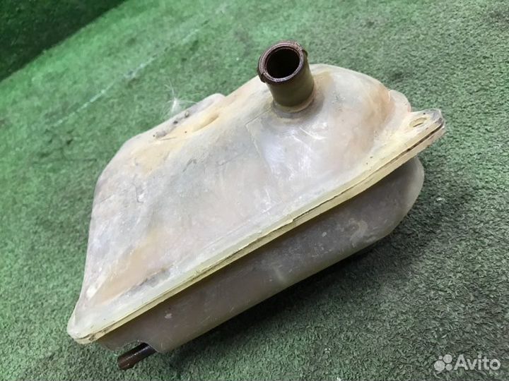 Бачок расширительный Audi 100 C3 DR