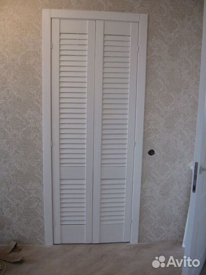 Двери жалюзи из дерева