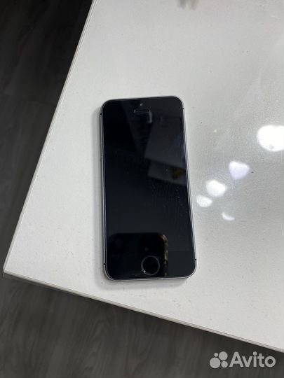 Телефон iPhone se 2016