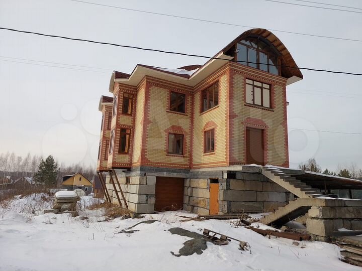 Коттедж 450 м² на участке 15 сот.