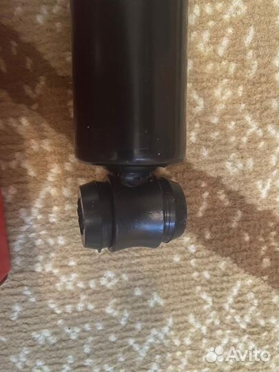 Продам амортизаторы на Ниву новые (комплект)