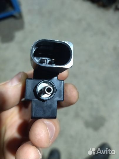 Клапан датчик volkswagen фольксваген 06906283BH