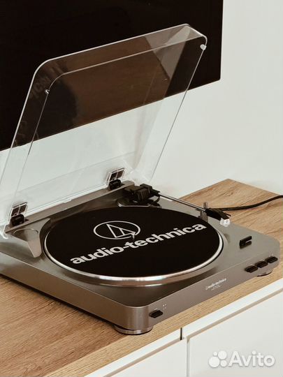 Виниловый проигрыватель audio-technica AT-LP60-USB