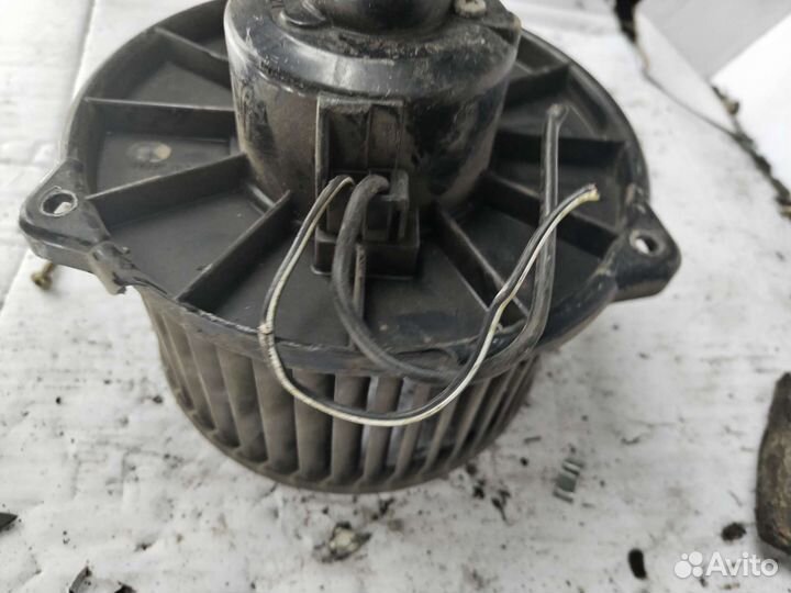 Моторчик печки таета Карина 1995г