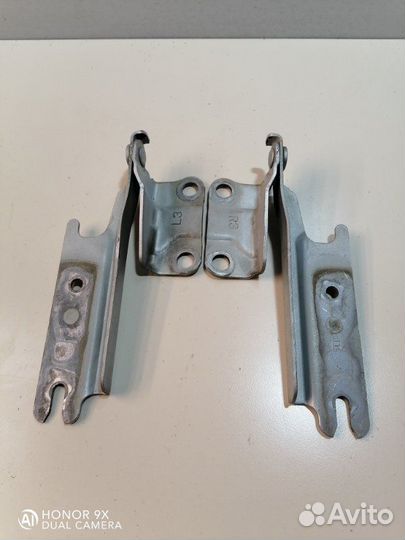 Петля капота Mazda Bongo Friendee SG5W FEE