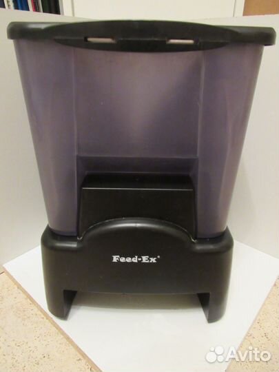 Автоматическая кормушка для кошек и собак