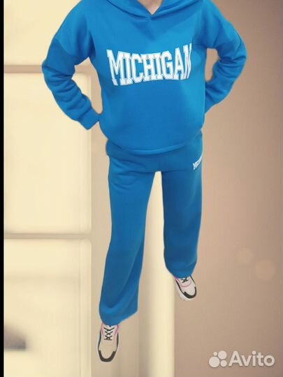 Спортивный комплект женский