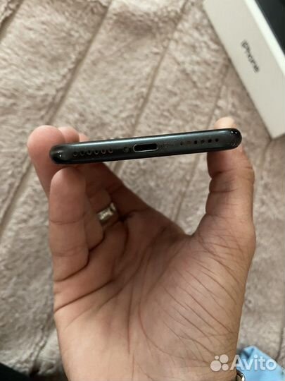 Телефон iPhone 7