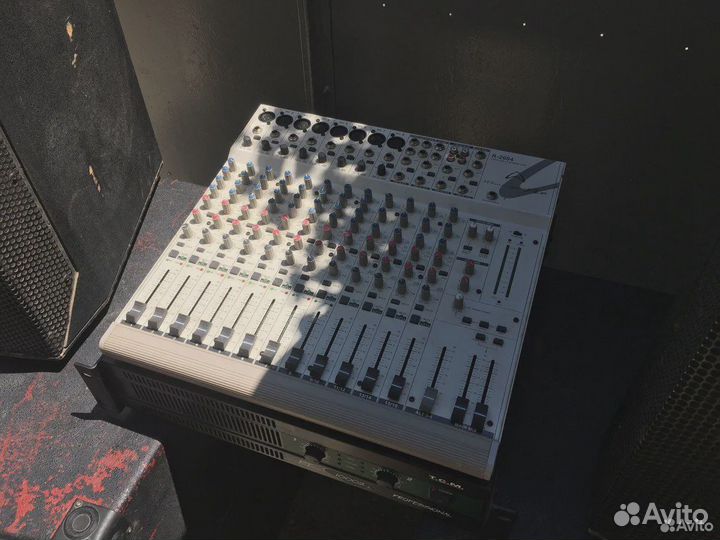 Микшерный пульт Wharfedale Pro R-2004