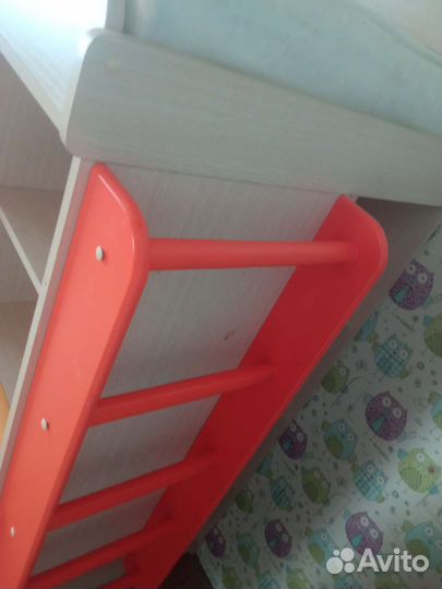 Детская кровать чердак со столом и шкафом