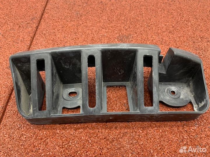 Кронштейн заднего бампера задний Skoda Rapid седан