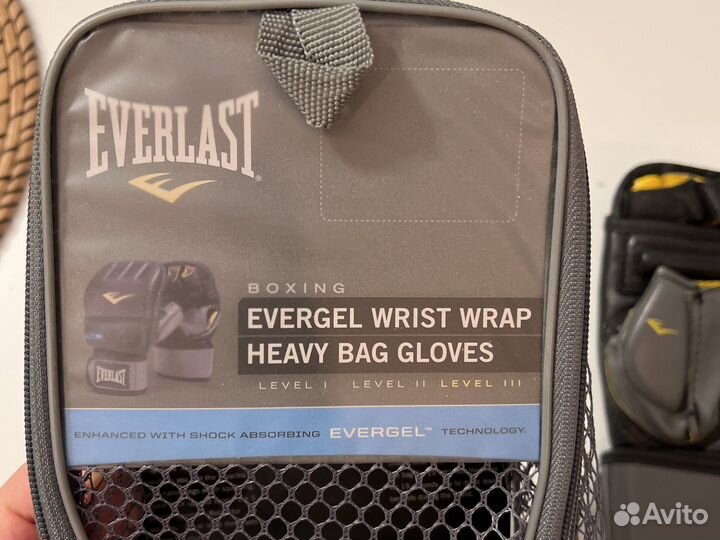 Боксерские перчатки everlast
