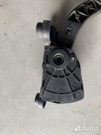 Педаль газа Hyundai Solaris 1.6 G4FC 2014