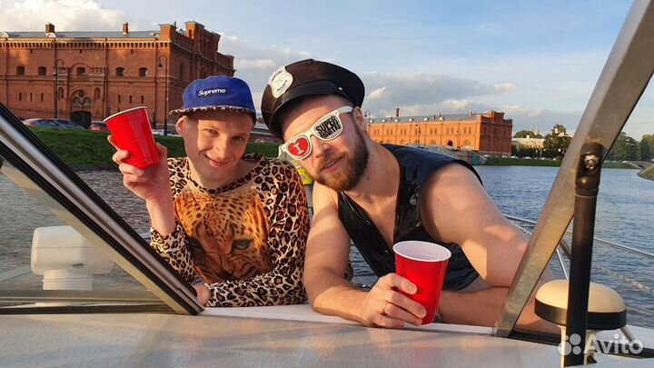 Аренда катера siera, прогулки по Неве и каналам