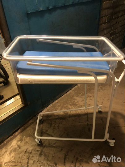 Кроватка медицинская с матрасиком