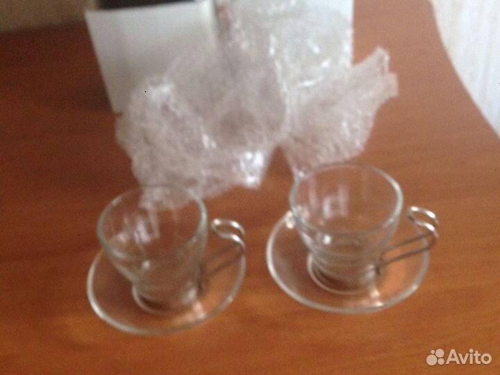 Кофейные чашки с блюдцами