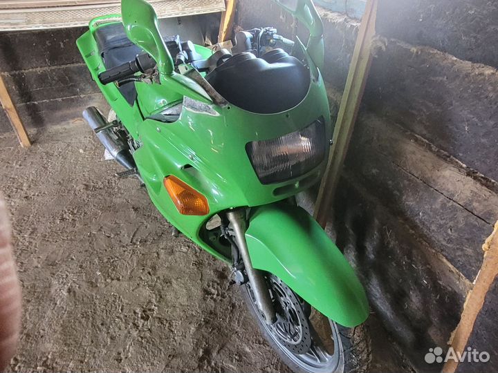 Кавасаки ZZR250