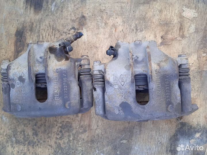 Суппорт передний Renault Laguna 1 2.0