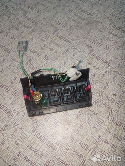 Гнездо прикуривателя Toyota Rav4 30