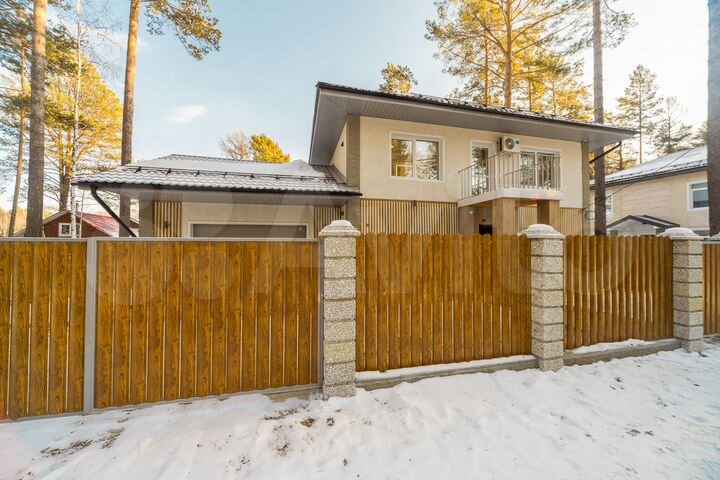 Коттедж 205 м² на участке 7 сот.