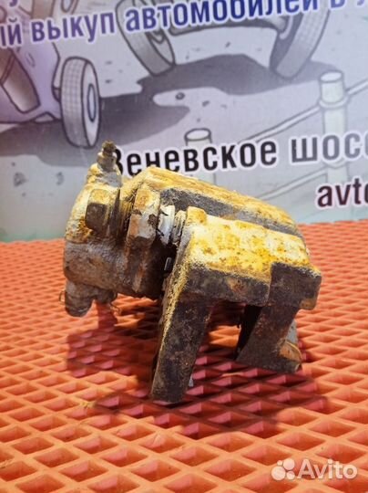 Суппорт тормозной задний правый Toyota Land Cruise