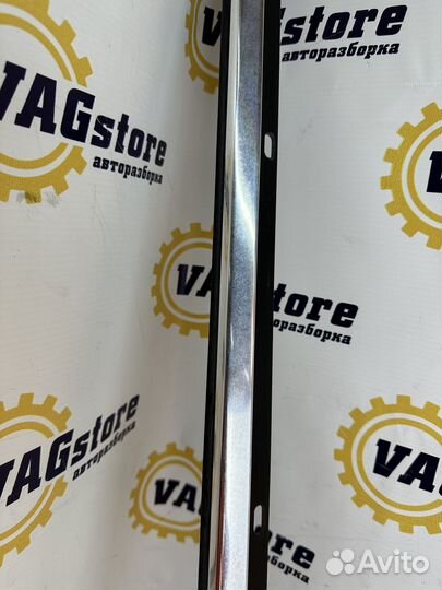 Молдинг стекла двери левый передний Audi A4 B6