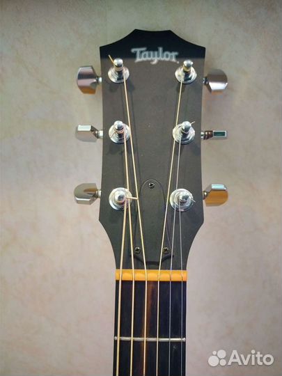 Электроакустическая гитара Taylor 110e США