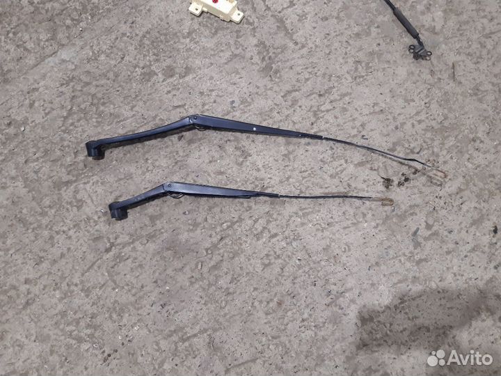 Hyundai Elantra MD поводок дворника