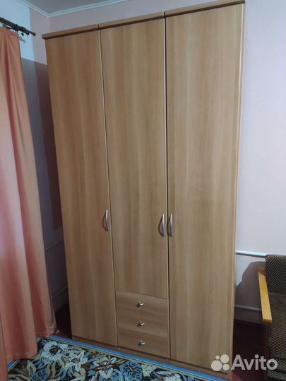 Шкаф