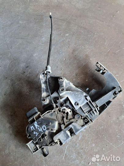 Замок двери передний правый Volvo S40