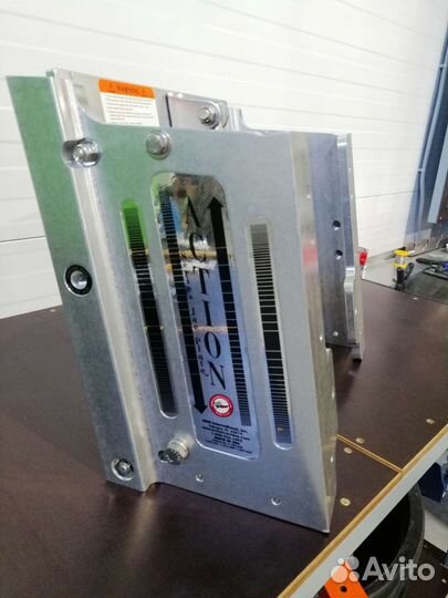 Вертикальный гидравлический лифт лодочного мотора