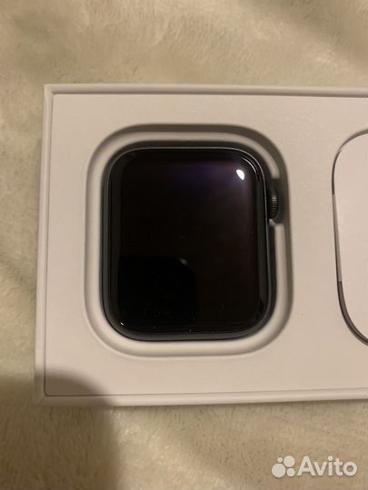 Apple whatch se 2 space gray