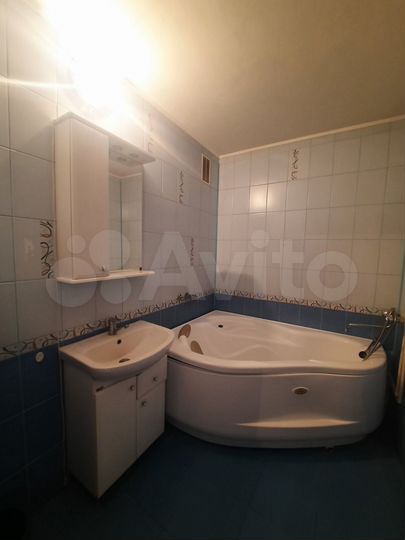 2-к. квартира, 68 м², 2/10 эт.
