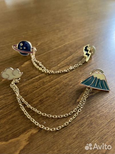 Двойной значок, пин на цепочке