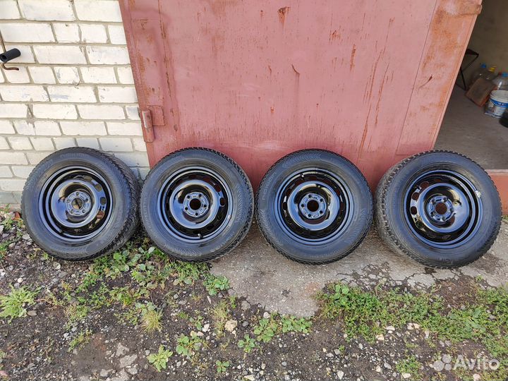 R15 Nokian Tyres Hakkapeliitta 8 195/65, PCD 5x108 DIA 63.4