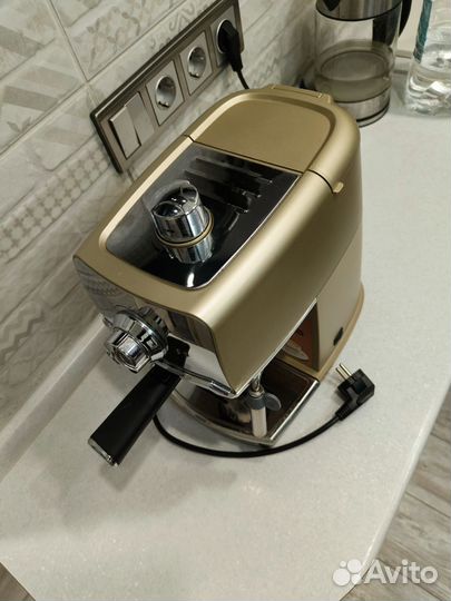 Рожковая кофеварка polaris в отличном состоянии