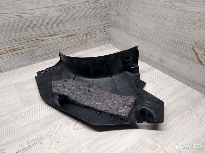 Обшивка стойки передняя правая Mitsubishi