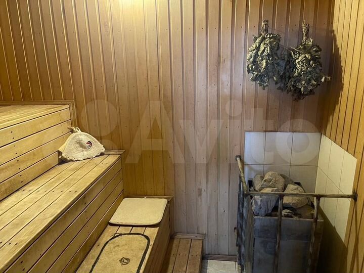 Коттедж 365 м² на участке 18 сот.