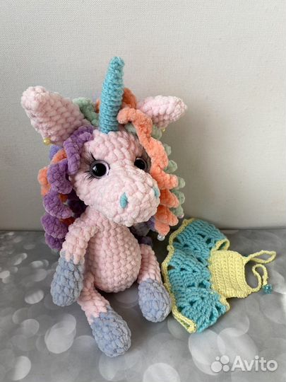 Вязаная игрушка ручной работы. Единорожка