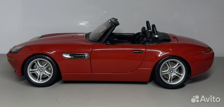 Модель 1:18 BMW Z8 Bburago Тайланд