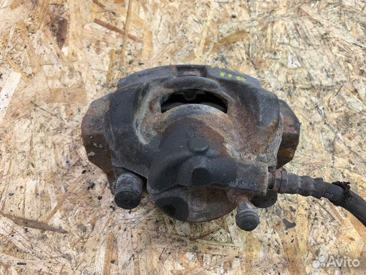 Суппорт передний правый Land Rover Freelander 2