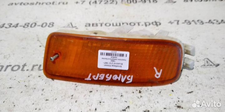 Указатель поворота в бампер правый Nissan Bluebir
