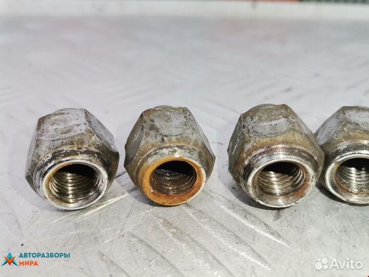 Болт колесный Toyota Avensis 2 (T250) 2005