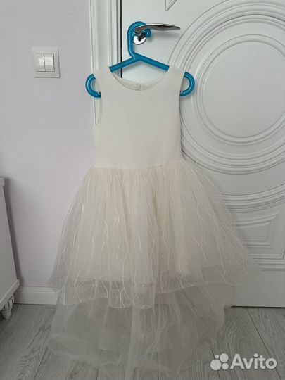 Продам нарядное платье для девочки 6-7 лет