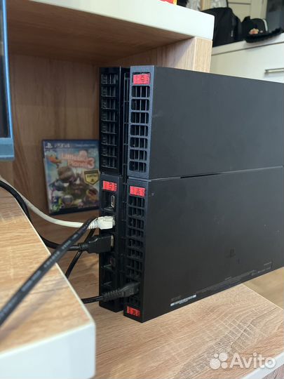 Продам PS4 (fat)