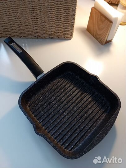 Сковорода гриль с крышкой