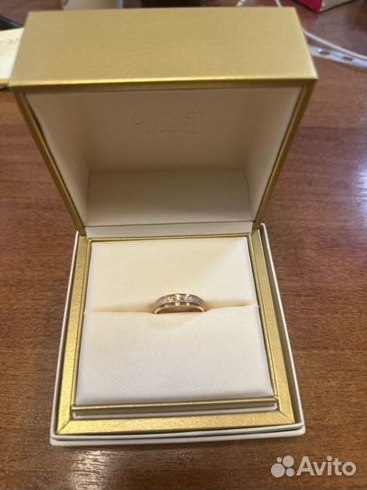 Piaget Золотое кольцо с бриллиантом