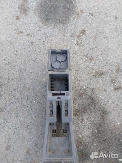 Подлокотник Nissan Terrano 2